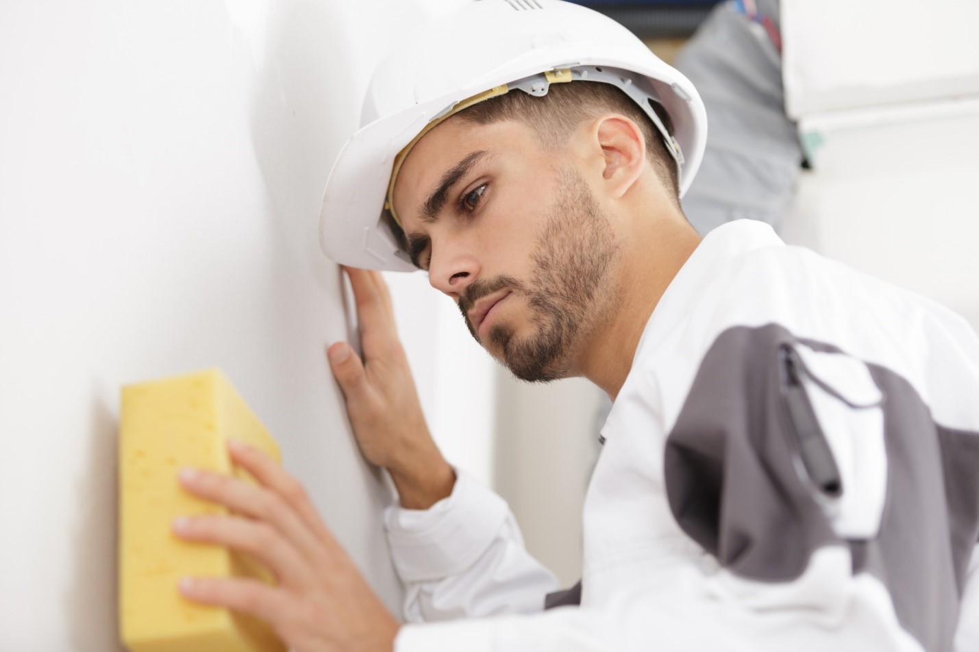 How to Hire a Handyman Painter For Your Home Makeover