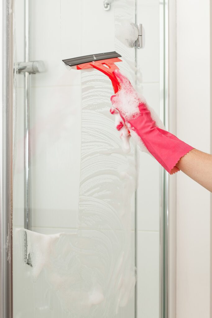 The Best Shower Cleaning Tools to Maximize Time and Efficiency