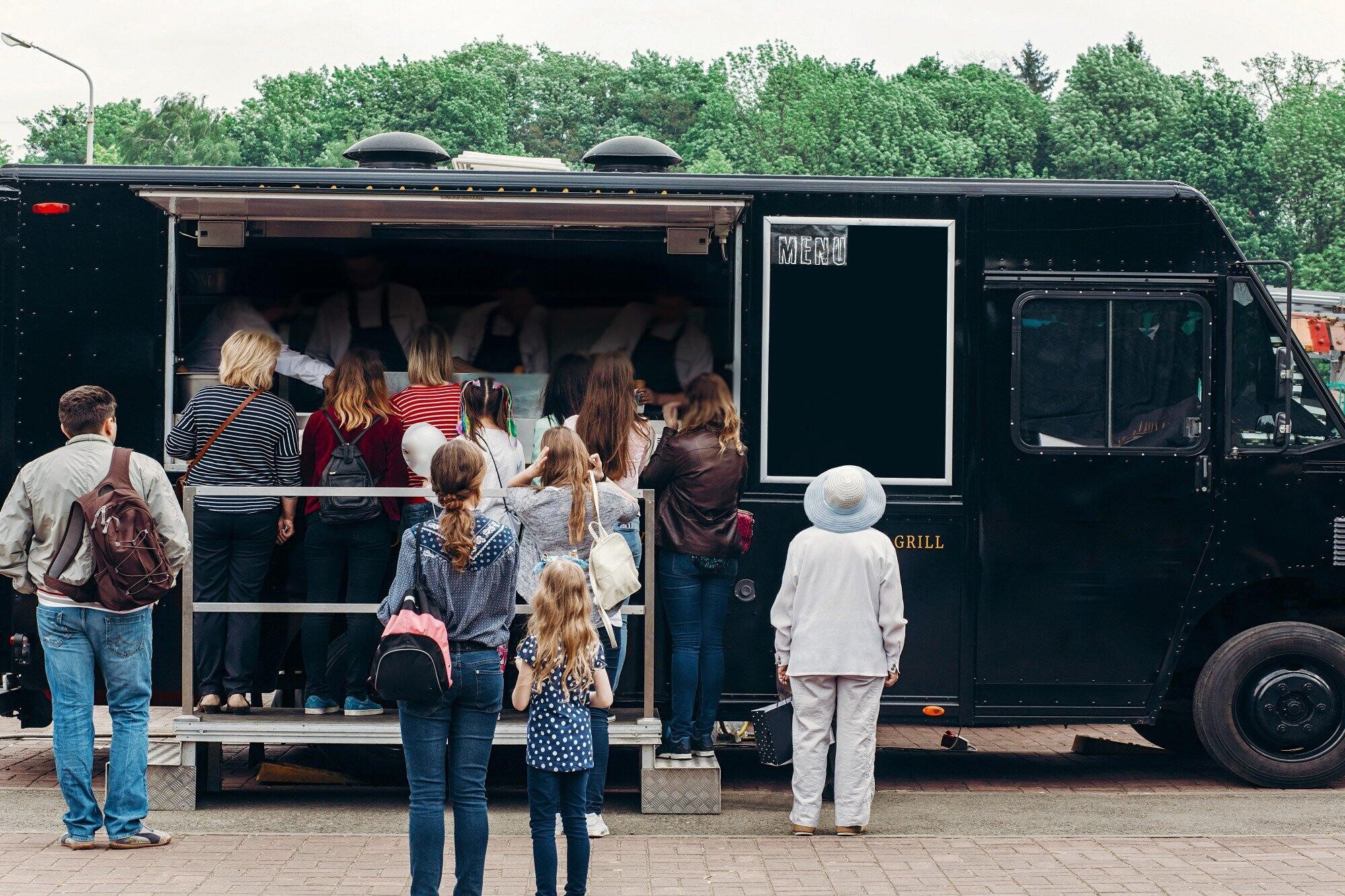 6 Must Have Features for Your Mobile Food Trailer