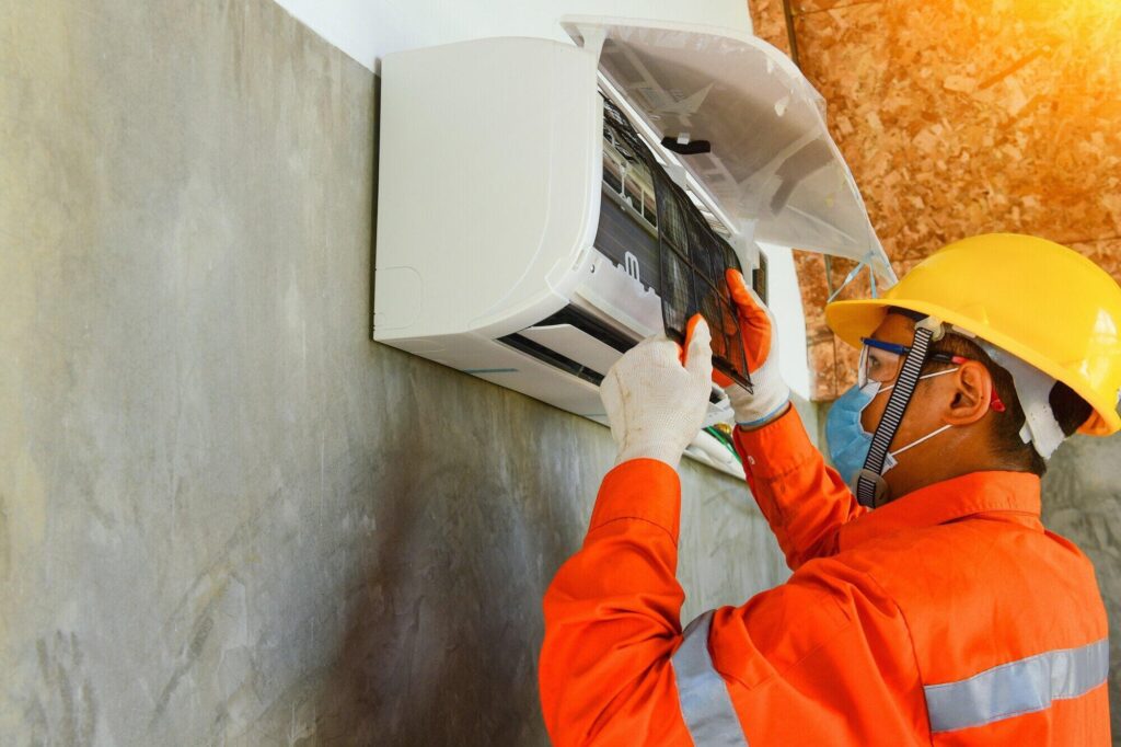 The Top 4 Signs You Need Emergency HVAC Repair