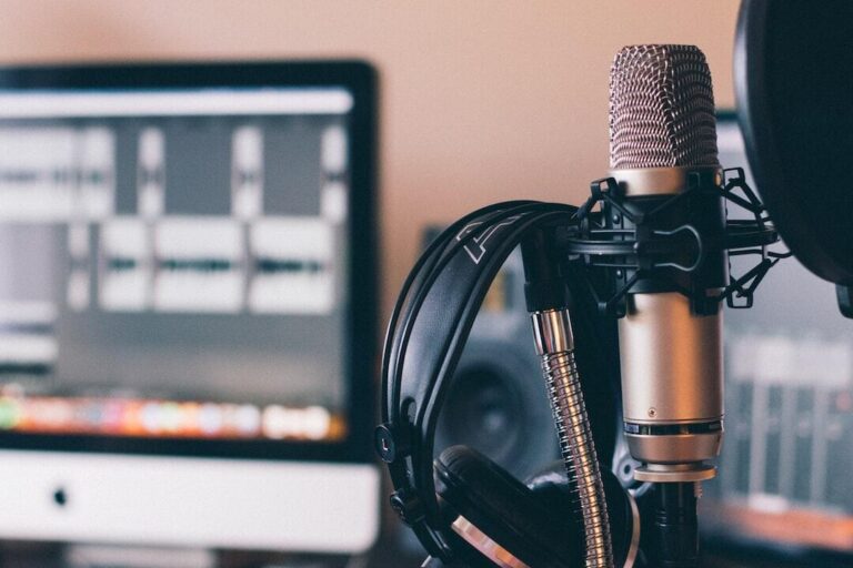 Leveraging Social Media in Your Podcast Management Strategy